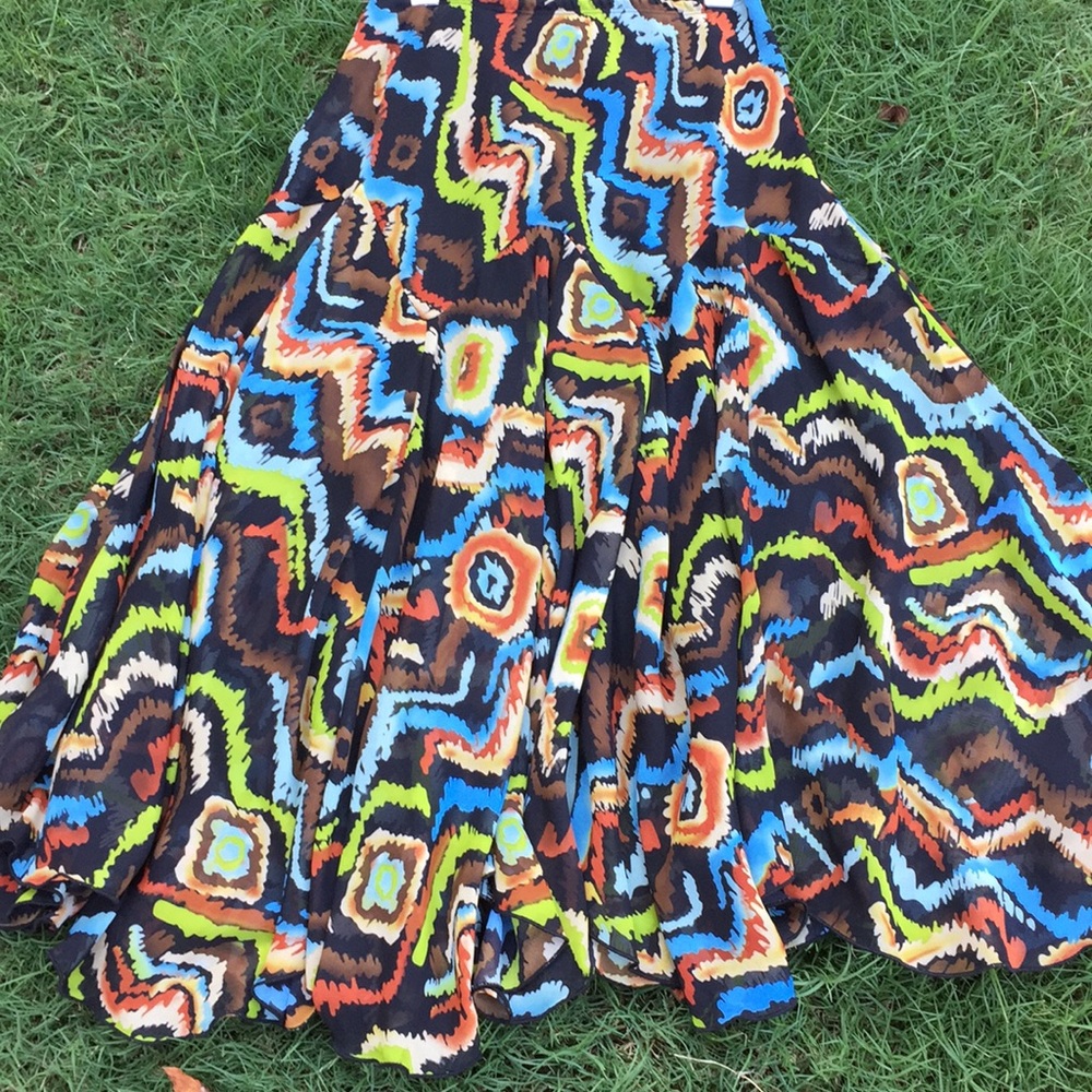 Multi-colored lightweight flouncy lined skirt XS